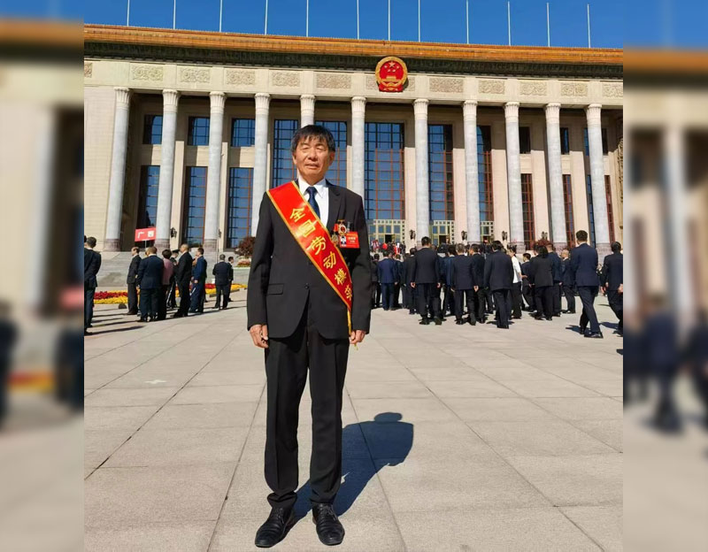 总经理卢庆国荣膺全国劳模 赴京接受赞美